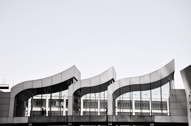 La Arquitectura Financiera en Colombia: Impacto del Forex en el Desarrollo Urbano